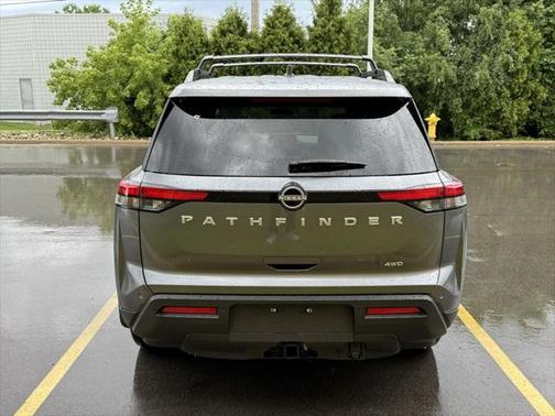 2025 Nissan Pathfinder SV 4WD
