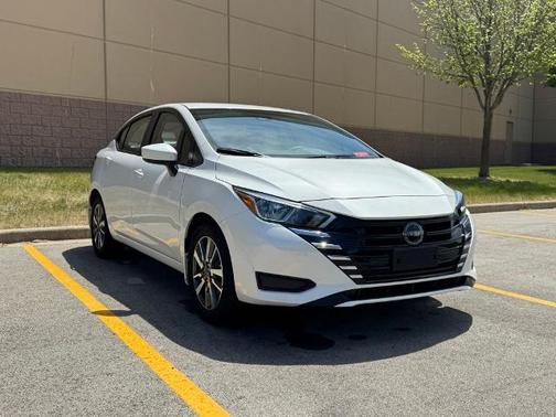Aspen White 2024 Nissan Versa 1.6 SV