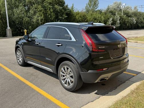 2023 Cadillac XT4 Premium Luxury