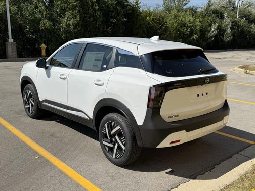 2025 Nissan Kicks SV