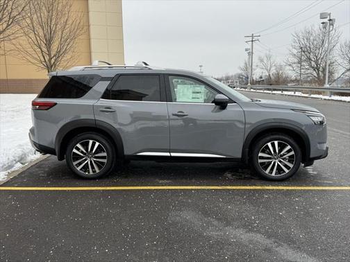 2025 Nissan Pathfinder Platinum 4WD