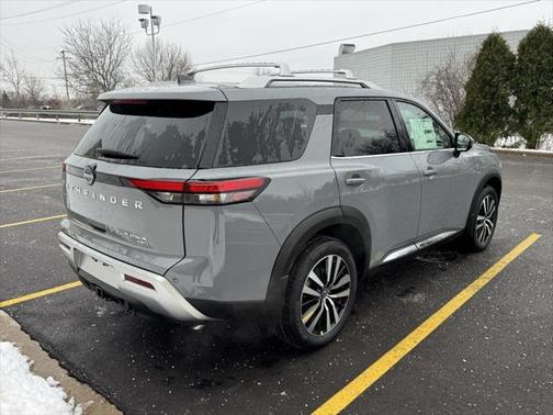 2025 Nissan Pathfinder Platinum 4WD