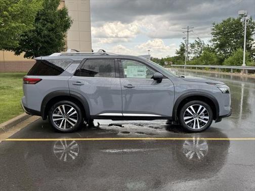 2025 Nissan Pathfinder Platinum 4WD