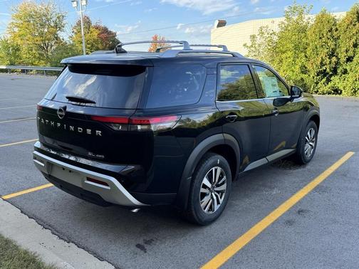 2025 Nissan Pathfinder SL 4WD