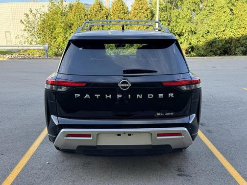 2025 Nissan Pathfinder SL 4WD