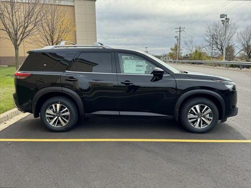 2025 Nissan Pathfinder SL 4WD