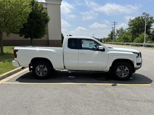 2025 Nissan Frontier SV