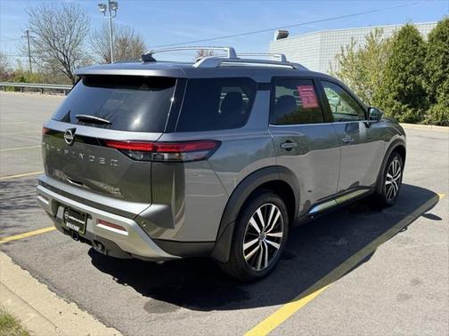2024 Nissan Pathfinder Platinum 4WD