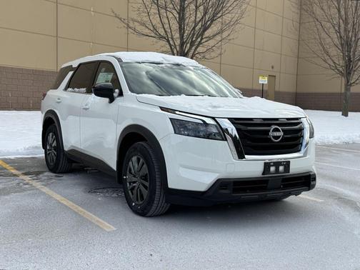 2025 Nissan Pathfinder S 4WD