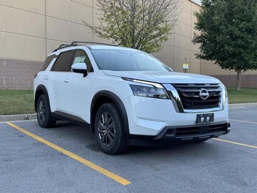 2025 Nissan Pathfinder SV 4WD