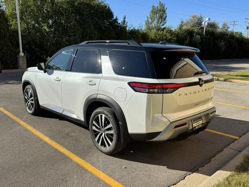 2025 Nissan Pathfinder Platinum 4WD