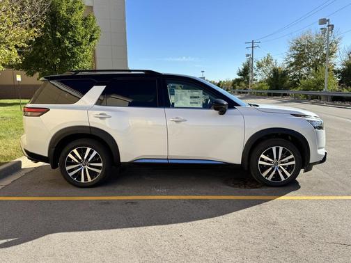 2025 Nissan Pathfinder Platinum 4WD