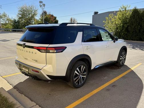 2025 Nissan Pathfinder Platinum 4WD