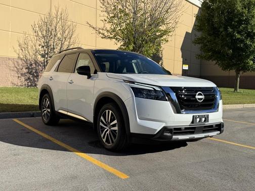 2025 Nissan Pathfinder Platinum 4WD