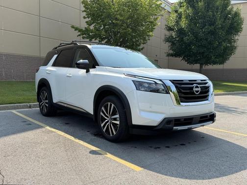 2025 Nissan Pathfinder Platinum 4WD