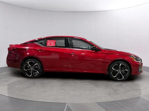 Scarlet Ember 2023 Nissan Altima 2.5 SR
