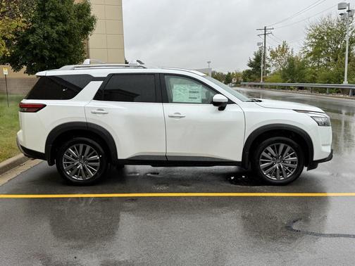 2025 Nissan Pathfinder SL 4WD