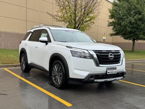 2025 Nissan Pathfinder SL 4WD