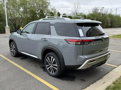 2025 Nissan Pathfinder Platinum 4WD
