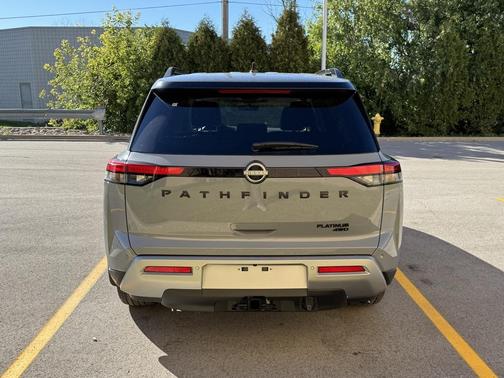 2025 Nissan Pathfinder Platinum 4WD
