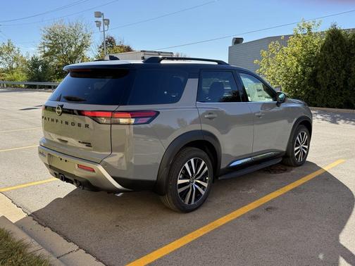 2025 Nissan Pathfinder Platinum 4WD