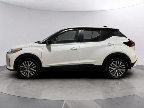 2022 Nissan Kicks SV
