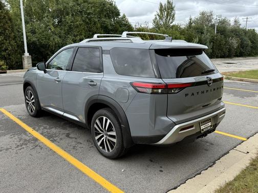 2025 Nissan Pathfinder Platinum 4WD