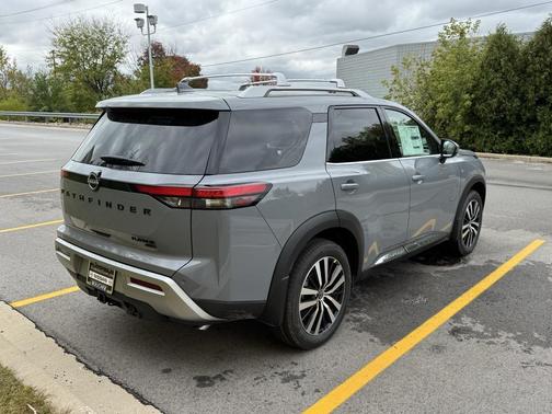 2025 Nissan Pathfinder Platinum 4WD