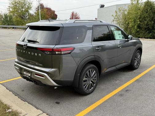 2025 Nissan Pathfinder SL 4WD