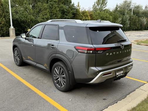 2025 Nissan Pathfinder SL 4WD