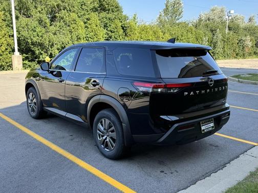 2025 Nissan Pathfinder S 4WD