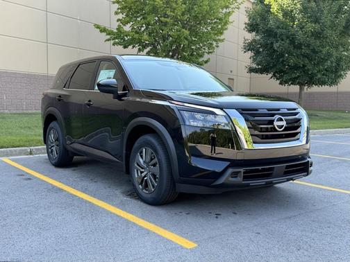 2025 Nissan Pathfinder S 4WD
