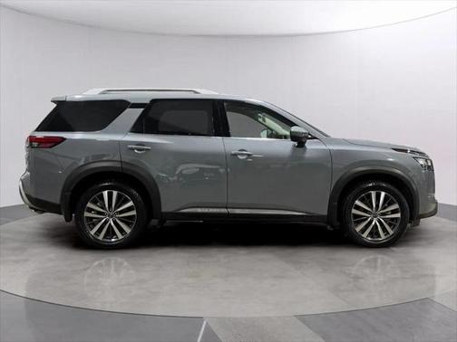 2022 Nissan Pathfinder Platinum 4WD