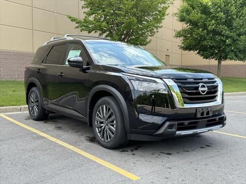 2025 Nissan Pathfinder SL 4WD