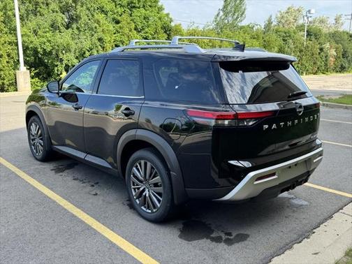 2025 Nissan Pathfinder SL 4WD