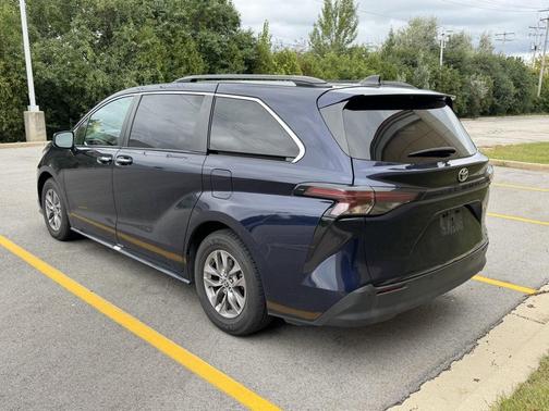 2023 Toyota Sienna XLE 8 Passenger
