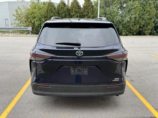 2023 Toyota Sienna XLE 8 Passenger