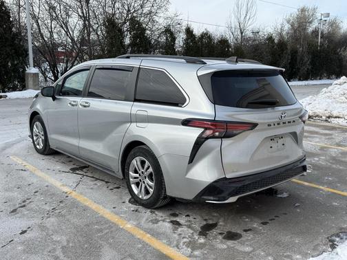 2022 Toyota Sienna XSE 7 Passenger