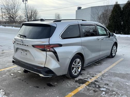 2022 Toyota Sienna XSE 7 Passenger