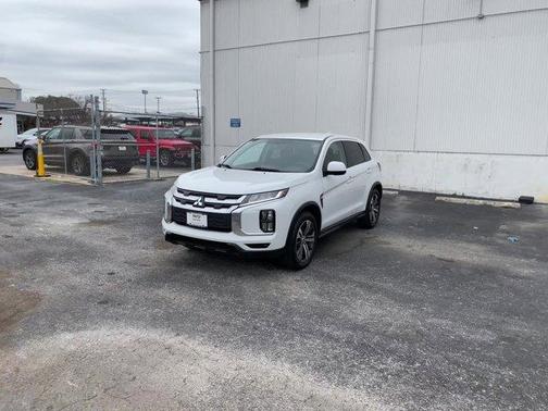 Photo 4 of 43 of 2020 Mitsubishi Outlander Sport ES