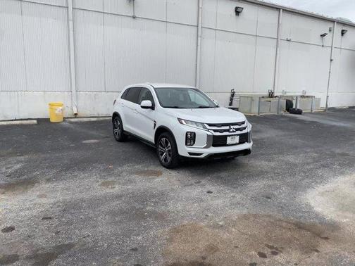 Photo 2 of 43 of 2020 Mitsubishi Outlander Sport ES