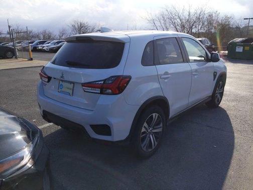 Photo 3 of 5 of 2020 Mitsubishi Outlander Sport ES