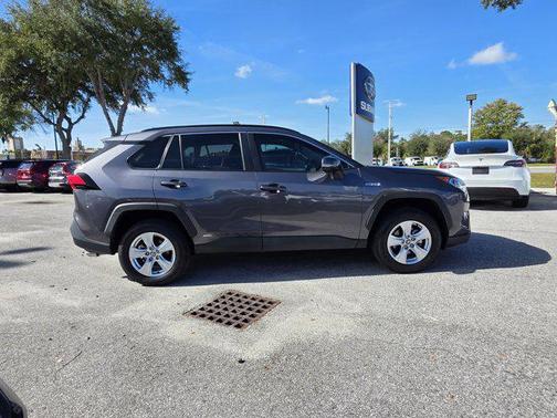 2021 Toyota RAV4 Hybrid XLE