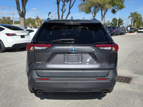 2021 Toyota RAV4 Hybrid XLE