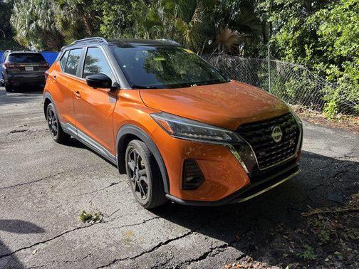 2022 Nissan Kicks SR