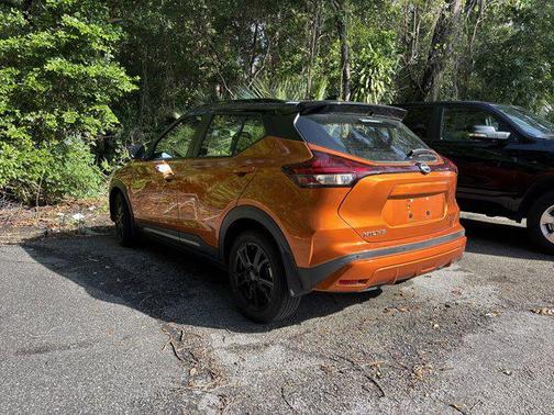 2022 Nissan Kicks SR