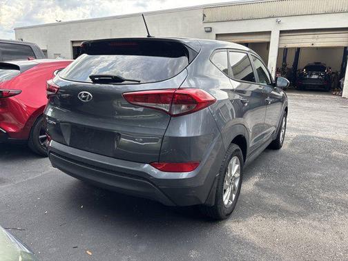 2017 Hyundai TUCSON SE