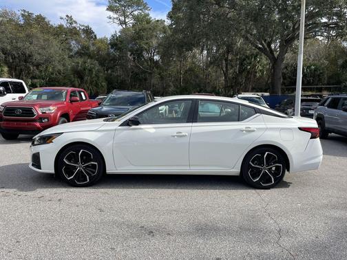 2024 Nissan Altima SR FWD