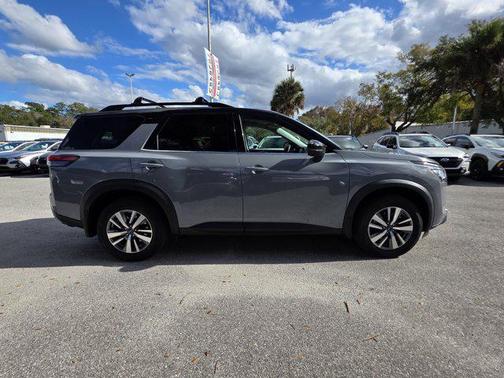 2024 Nissan Pathfinder SL 4WD