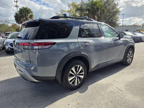 2024 Nissan Pathfinder SL 4WD